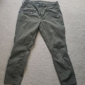 Olive cropped pant